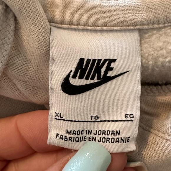 Men’s Nike hoodie - Picture 3 of 3